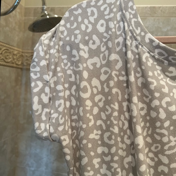 Cheetah romper - Picture 3 of 5